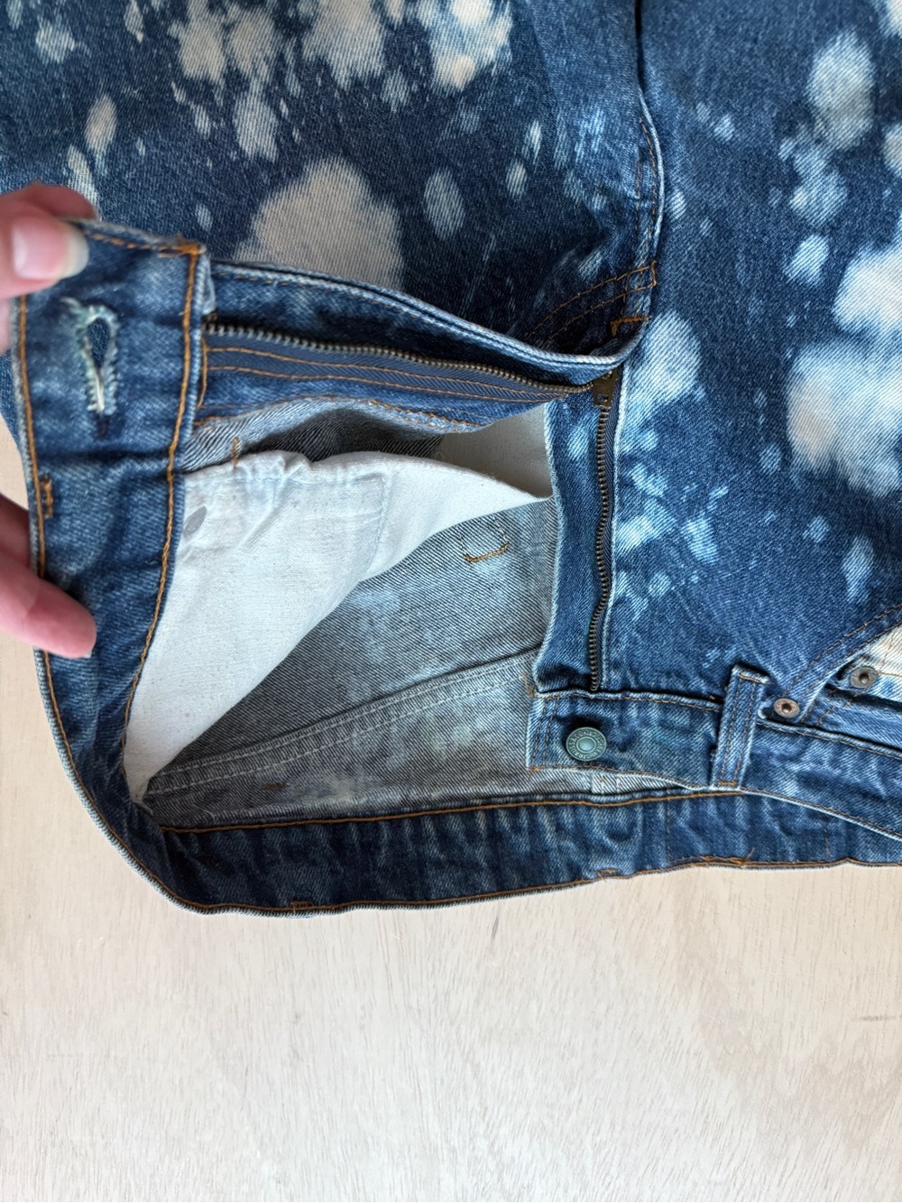Levi's vintage 1980s Blue Jean cut off Bermuda High-Rise Shorts hand bleached - Picture 8 of 10